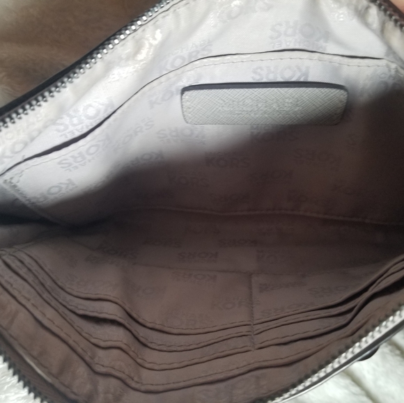 Michael Kors wristlet with gunmetal hardware - Picture 6 of 8